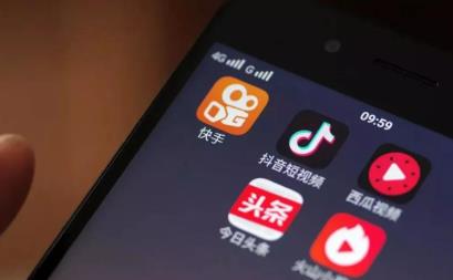 新手怎么通过自媒体赚钱？自媒体赚钱难么？配图